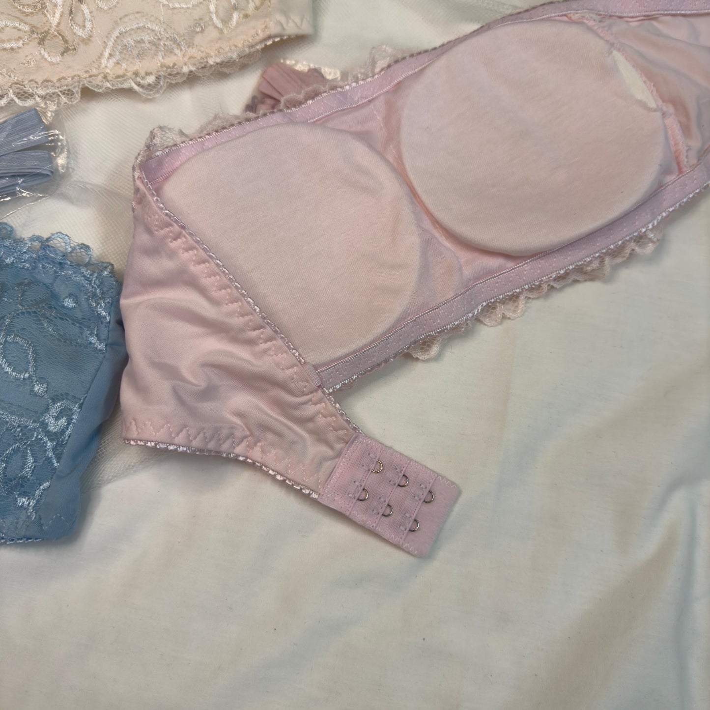 Strapless Bra (Extra Straps included)