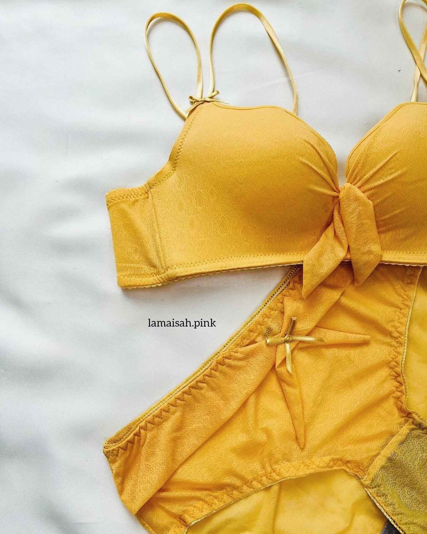 Thick Pad Non-Wire Bow Style Bra & Panty Set